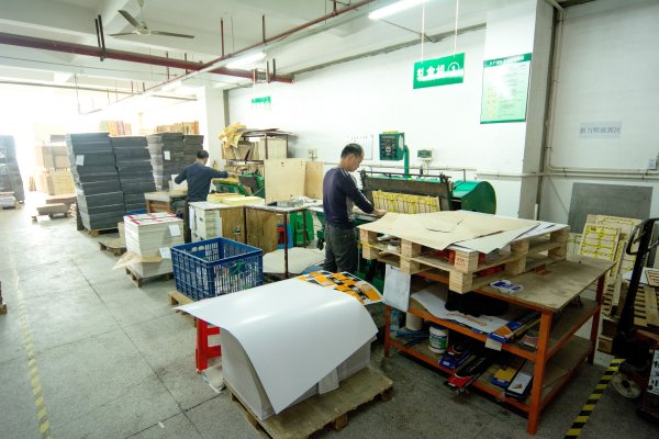 Automatic die-cutting machine — Genesis Bags