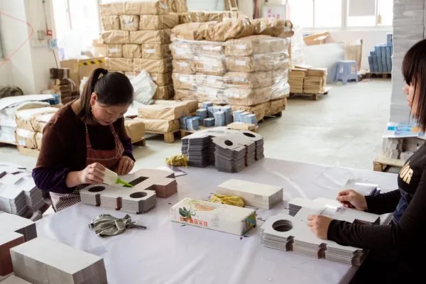 Box folding and gluing — Genesis Bags